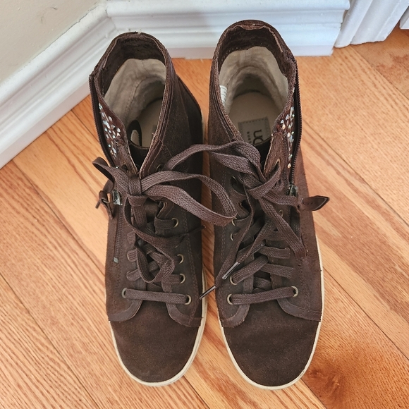 Ugg High Top Sneakers, US9 - Picture 2 of 12